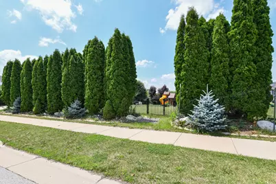 1330  Prairie Creek Blvd, Oconomowoc, WI 53066 - Photo 3