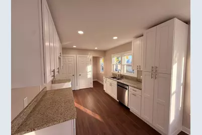 906 S 58th St, West Allis, WI 53214 - Photo 9