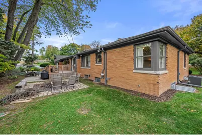1935  Fairfax Dr, Elm Grove, WI 53122 - Photo 31