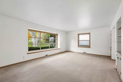 7824  Saint Anne Ct, Wauwatosa, WI 53213 - Photo 7