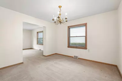 7824  Saint Anne Ct, Wauwatosa, WI 53213 - Photo 11