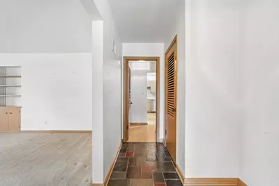 7824  Saint Anne Ct, Wauwatosa, WI 53213 - Photo 5