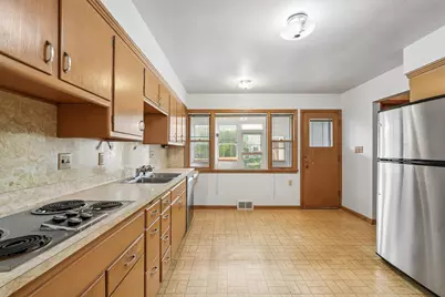 7824  Saint Anne Ct, Wauwatosa, WI 53213 - Photo 17