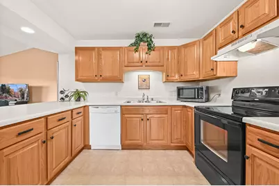 987  Spring Ct, Newburg, WI 53095 - Photo 7