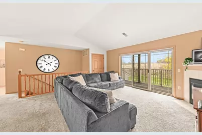987  Spring Ct, Newburg, WI 53095 - Photo 5
