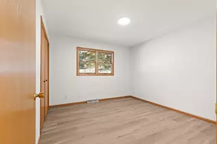 350 Park View Dr, Darien, WI 53114 - Photo 7