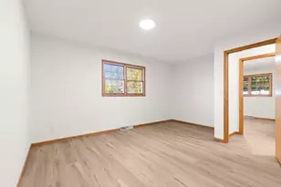 350 Park View Dr, Darien, WI 53114 - Photo 9