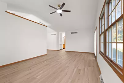 350  Park View Dr, Darien, WI 53114 - Photo 5