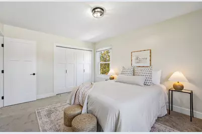 655 E Parkway Estates Dr, Oak Creek, WI 53154 - Photo 11