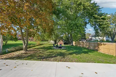 655 E Parkway Estates Dr, Oak Creek, WI 53154 - Photo 27
