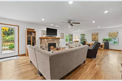 3226 N Interlaken Dr, Summit, WI 53066 - Photo 19