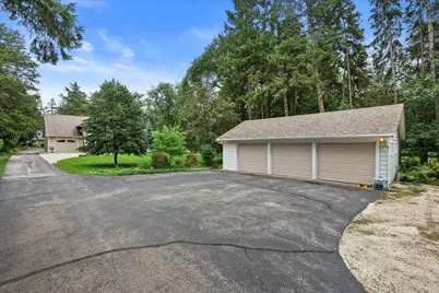 3226 N Interlaken Dr, Summit, WI 53066 - Photo 47