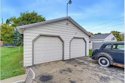 3660 E Iona Ter, Cudahy, WI 53110 - Photo 27