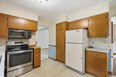 10034 N Grasslyn Rd, Mequon, WI 53092 - Photo 17