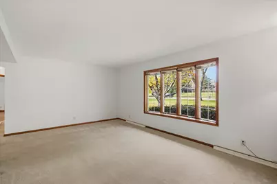 10034 N Grasslyn Rd, Mequon, WI 53092 - Photo 5