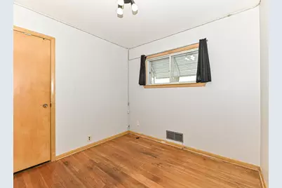 6646 S 20th St, Milwaukee, WI 53221 - Photo 11