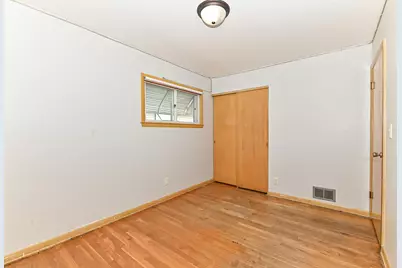 6646 S 20th St, Milwaukee, WI 53221 - Photo 13