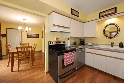 1833  Oak St, South Milwaukee, WI 53172 - Photo 5