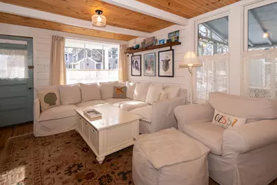 22 Montgomery Square, Oak Bluffs, MA 02557 - Photo 5