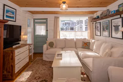 22 Montgomery Square, Oak Bluffs, MA 02557 - Photo 9