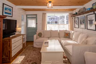 22 Montgomery Square, Oak Bluffs, MA 02557 - Photo 9