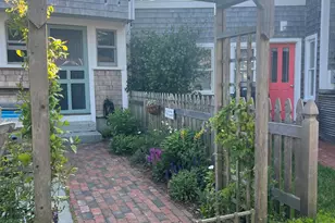 22 Montgomery Square, Oak Bluffs, MA 02557 - Photo 21