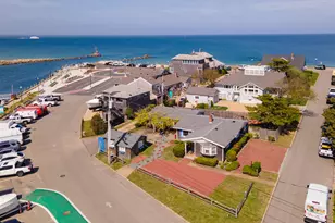 23 Circuit Avenue Extension, Oak Bluffs, MA 02557 - Photo 5