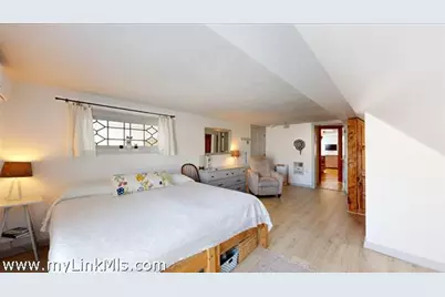 37 Circuit Avenue #4, Oak Bluffs, MA 02557 - Photo 11