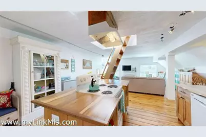 37 Circuit Avenue #UNIT 4, Oak Bluffs, MA 02557 - Photo 3