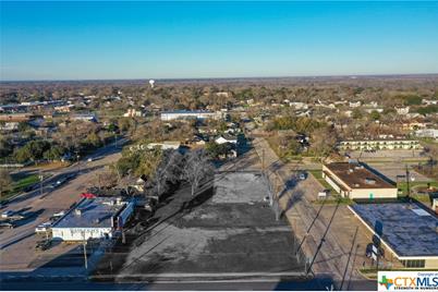 1407 N Navarr0, Victoria, TX 77904 - Photo 3