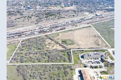 1303 N 31st St, Temple, TX 76504 - Photo 3