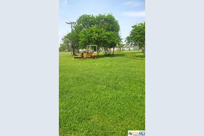 303-309 W Austin Avenue, Seadrift, TX 77983 - Photo 7