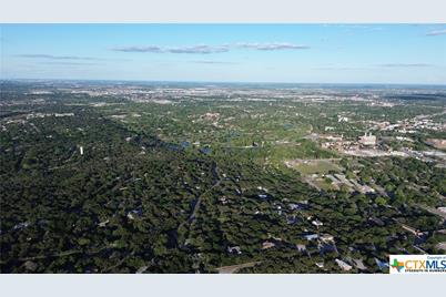 1203 N Walnut Avenue, New Braunfels, TX 78130 - Photo 17