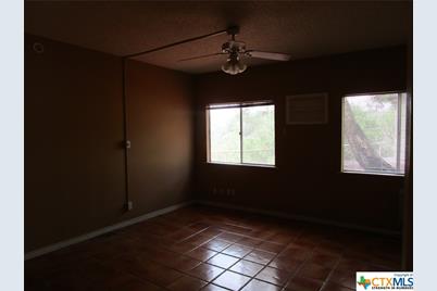1203 N Walnut Avenue, New Braunfels, TX 78130 - Photo 21