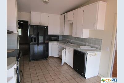 1203 N Walnut Avenue, New Braunfels, TX 78130 - Photo 27