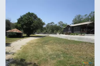 840 S Castell Avenue, New Braunfels, TX 78130 - Photo 1