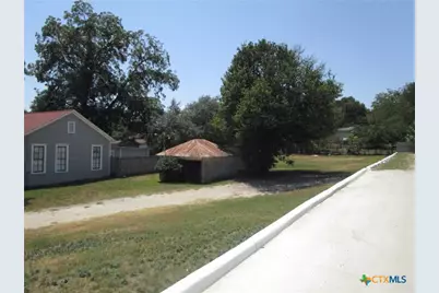 840 S Castell Avenue, New Braunfels, TX 78130 - Photo 7