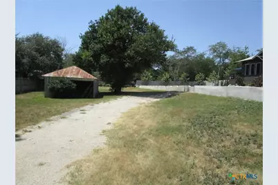 840 S Castell Avenue, New Braunfels, TX 78130 - Photo 3