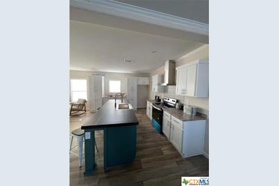 1831 County Rd 105, Gonzales, TX 78629 - Photo 11