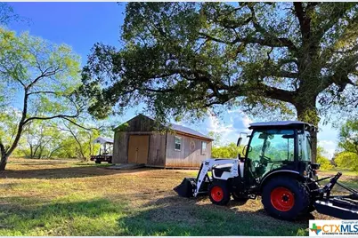 1831 County Rd 105, Gonzales, TX 78629 - Photo 3
