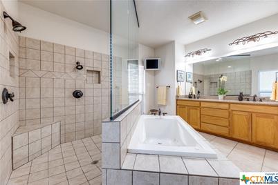 8177 Boenig Road, Seguin, TX 78155 - Photo 17