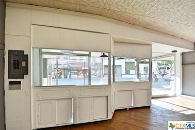 106 N Austin Street, Seguin, TX 78155 - Photo 9