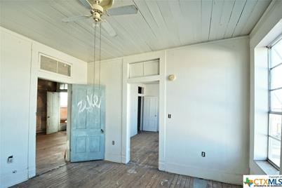 107 N Austin Street, Seguin, TX 78155 - Photo 21