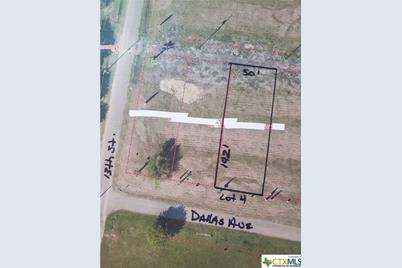 1208 W Dallas Avenue, Seadrift, TX 77983 - Photo 1