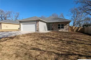 407 Gamel St, Lampasas, TX 76550 - Photo 3