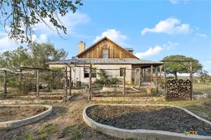 1900 Granite Springs Dr, Fredericksburg, TX 78624 - Photo 11