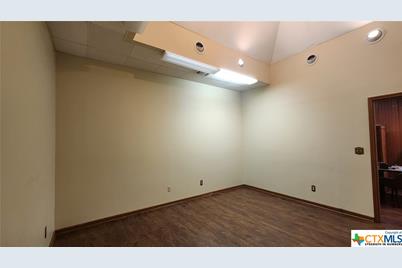 118 N Main Street #D, Victoria, TX 77901 - Photo 7