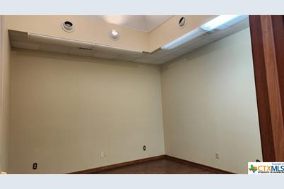 118 N Main Street #D, Victoria, TX 77901 - Photo 9