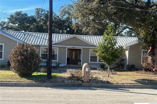 402 Dunn St, Yoakum, TX 77995 - Photo 43