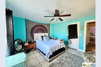 402 Dunn Street, Yoakum, TX 77995 - Photo 29